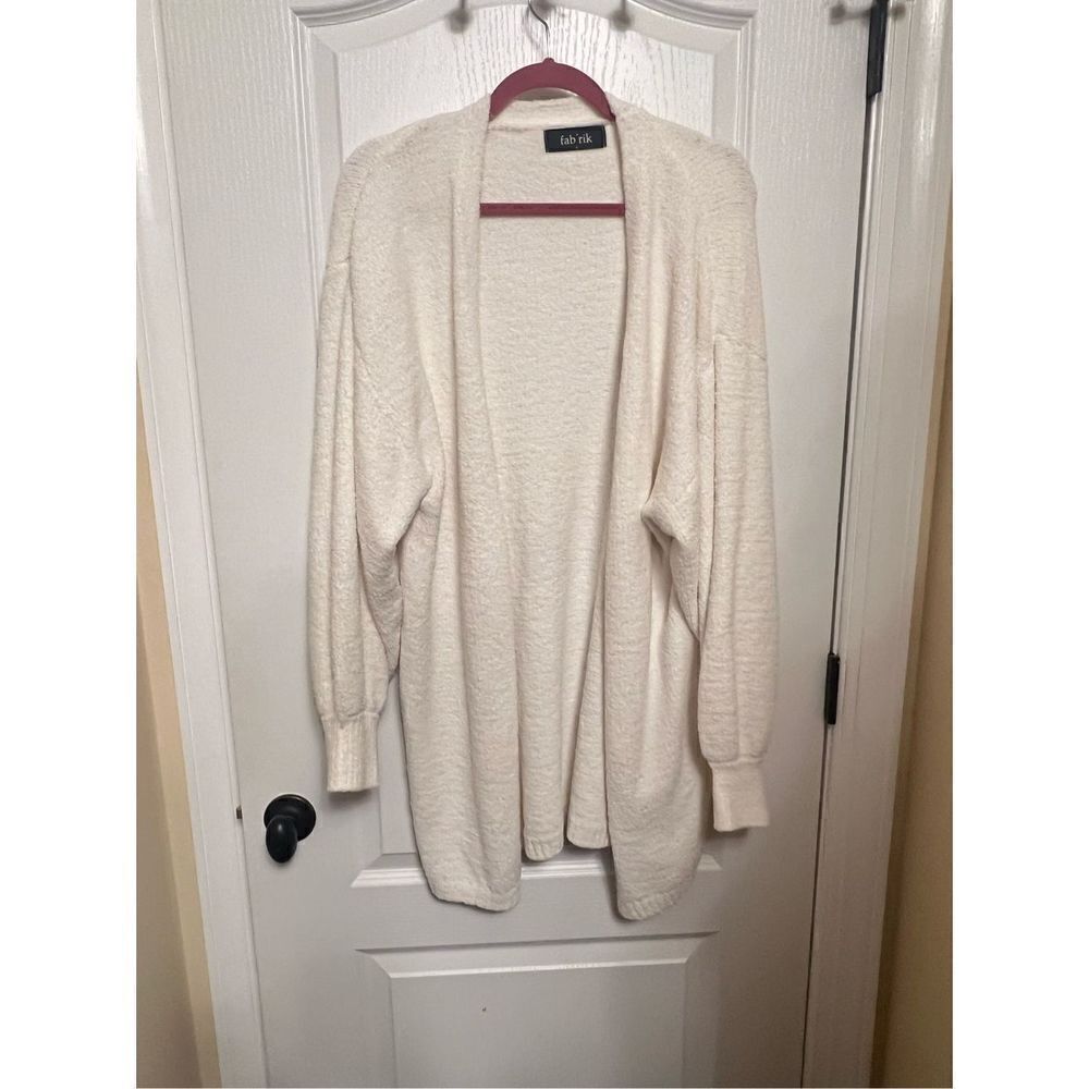 New Fab’rik soft white cardigan long with pockets Sweater